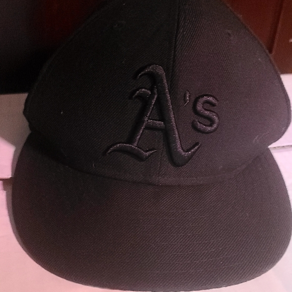 Black A's hat good condition 👌 szL - Picture 2 of 6